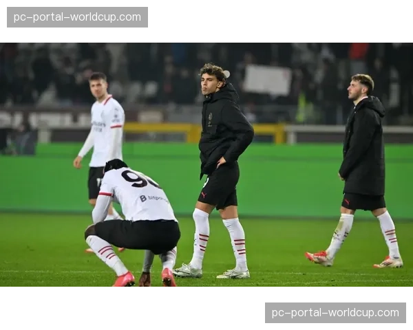 AC米兰公布对阵佛罗伦萨大名单,莱奥伤愈回归进入替补席 AC米兰公布对阵佛罗伦萨大名单,莱奥伤愈回归进入替补席