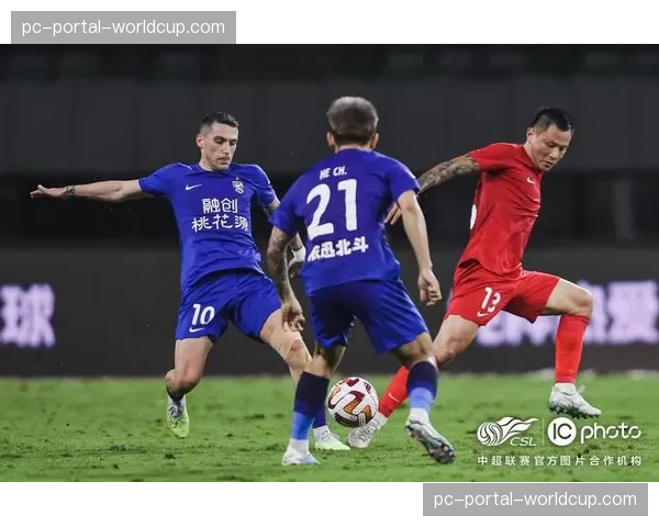 VAR长时间审核后维持原判，斯坦丘点射破门帮助三镇领先